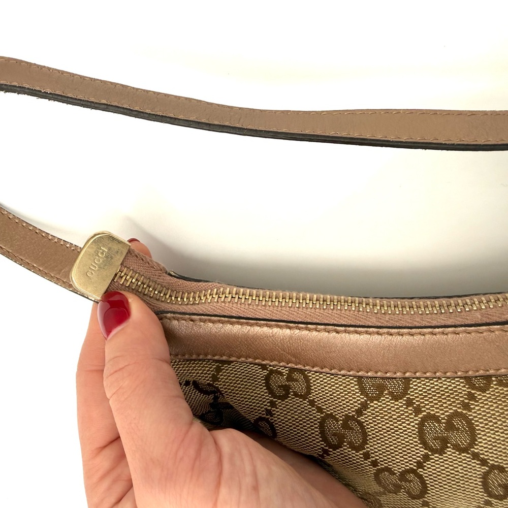 Gucci Tan and Brown Monogram Heart Charm Pochette - Picture 10 of 12
